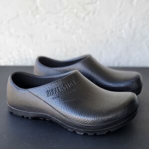 Birkenstock Textured Black Clogs